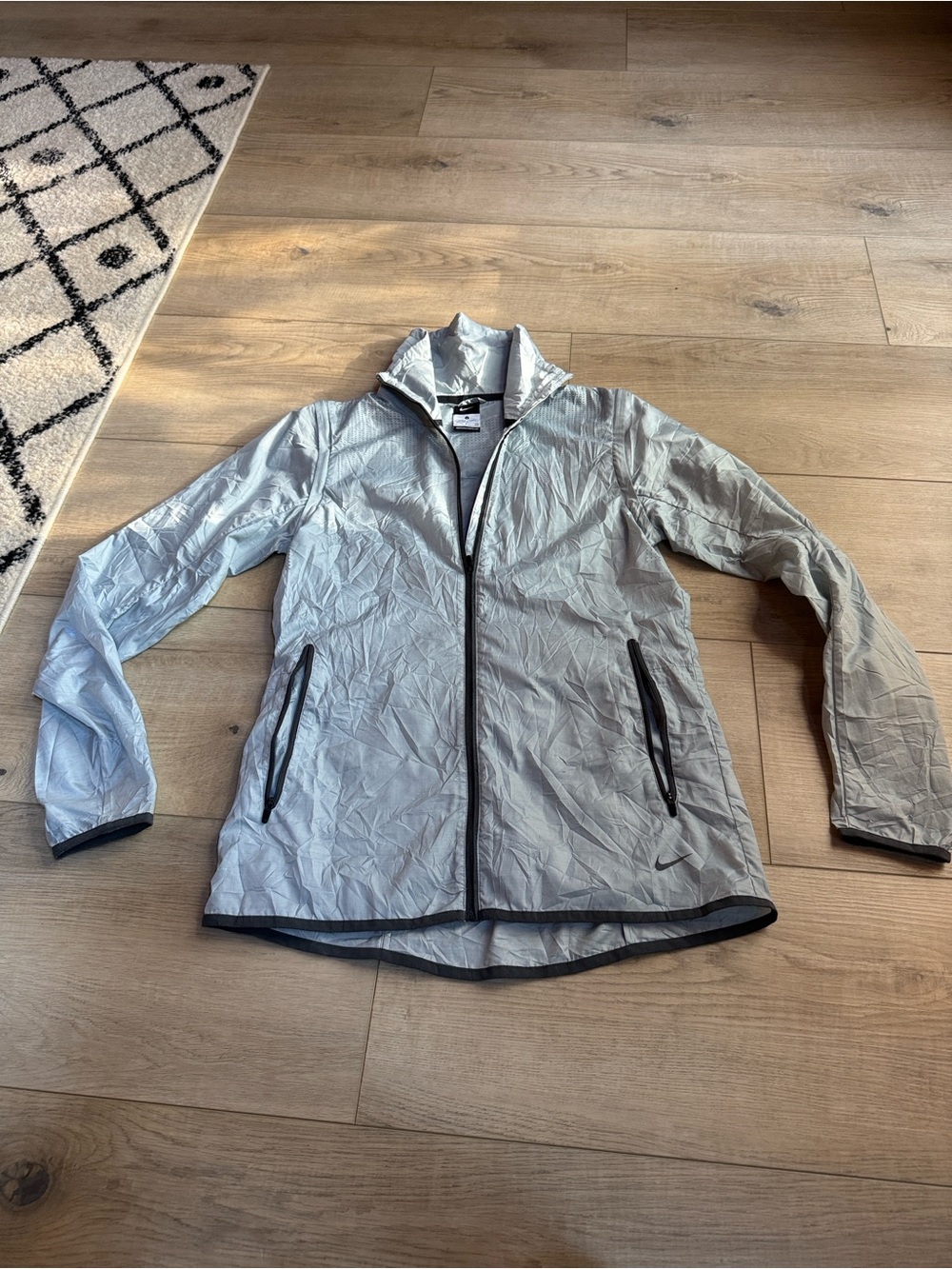 Nike Silver Reflective Lightweight Windbreaker Jacket Like New Small